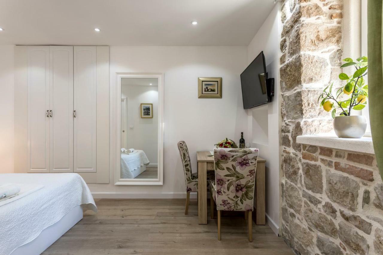 Center Apartment *